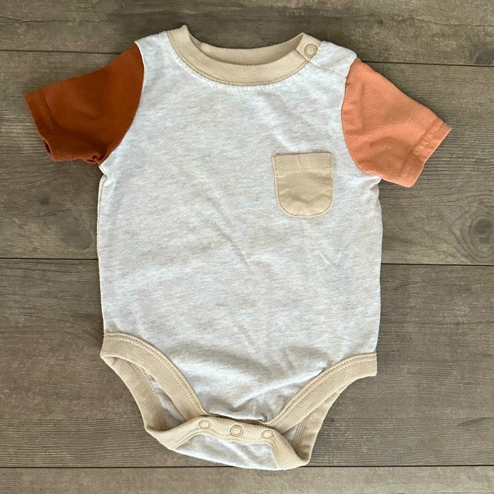 Garanimals color block pocket t shirt onesie 0-3 months baby
Like new